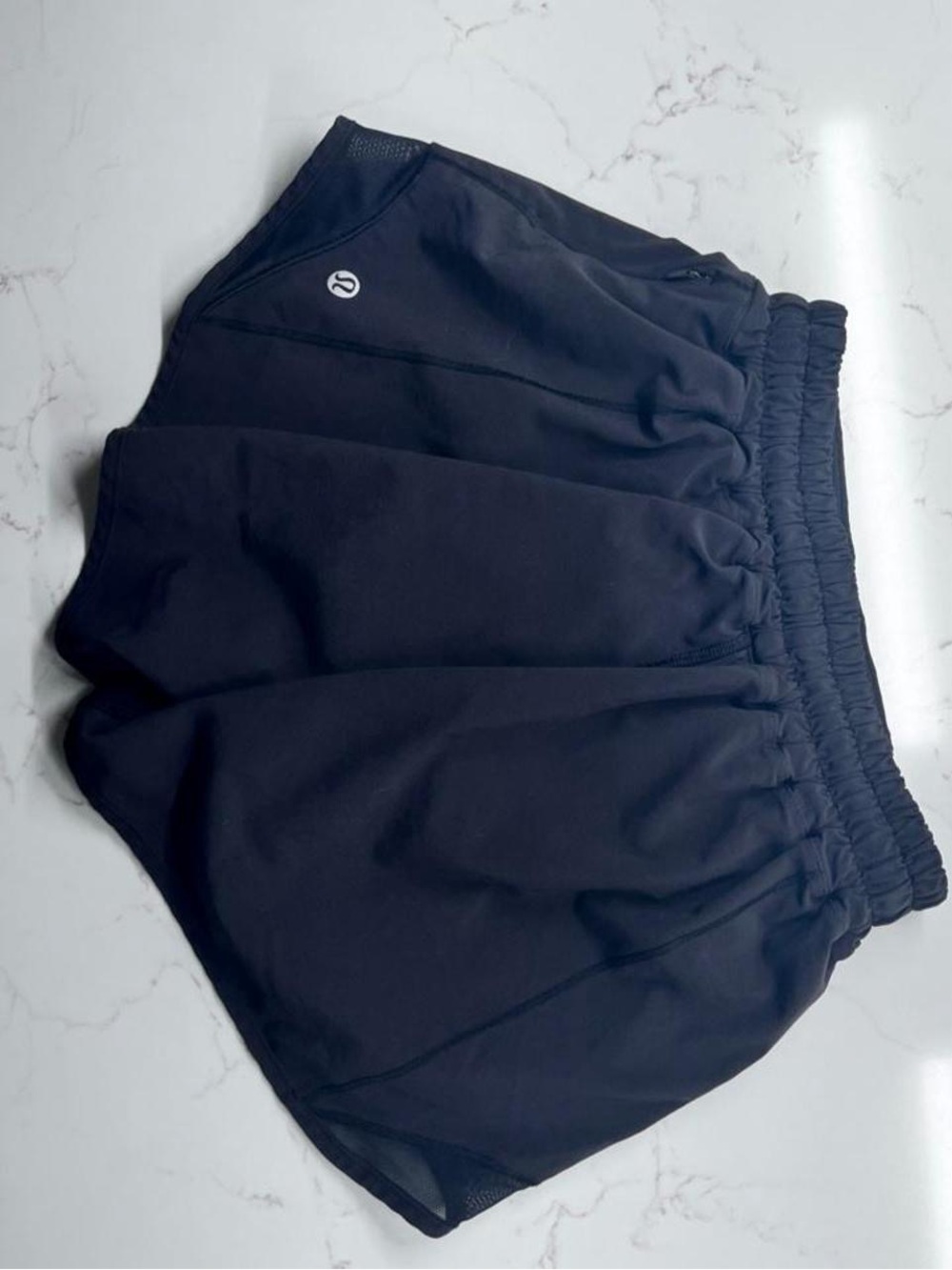 Lululemon HOTTIE HOTS black shorts, size 2 tall, comfy essential